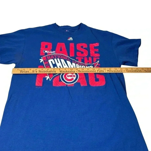 MAJESTIC Mens Chicago Cubs 2016 NL Champs Medium Raise The Flag Baseball T-Shirt - Picture 6 of 9